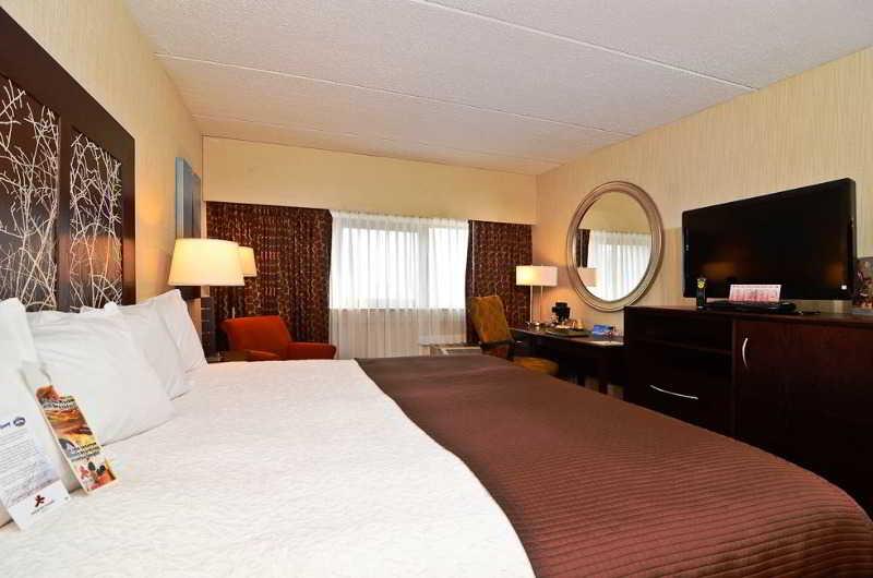 Ramada By Wyndham Buffalo Downtown Exterior foto