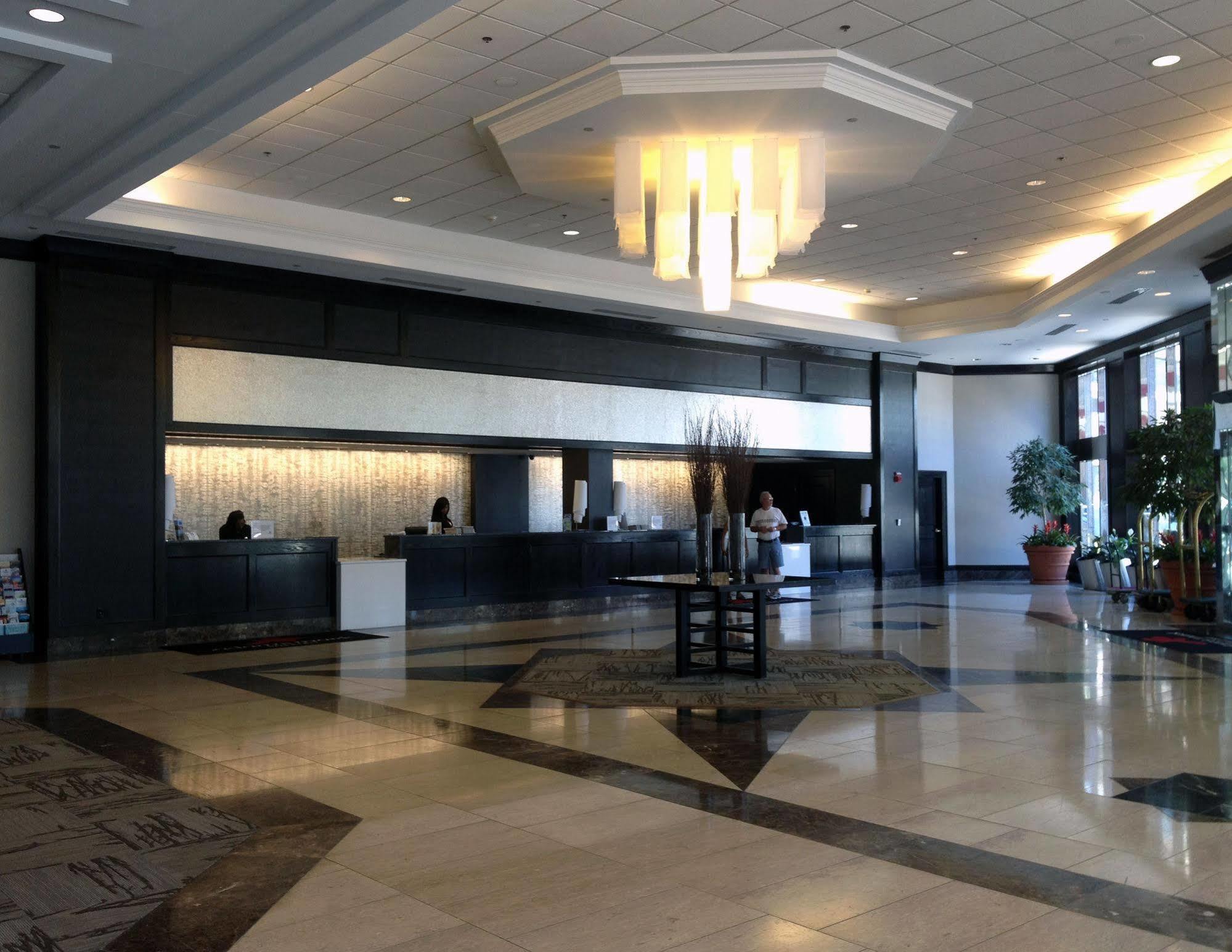 Ramada By Wyndham Buffalo Downtown Exterior foto