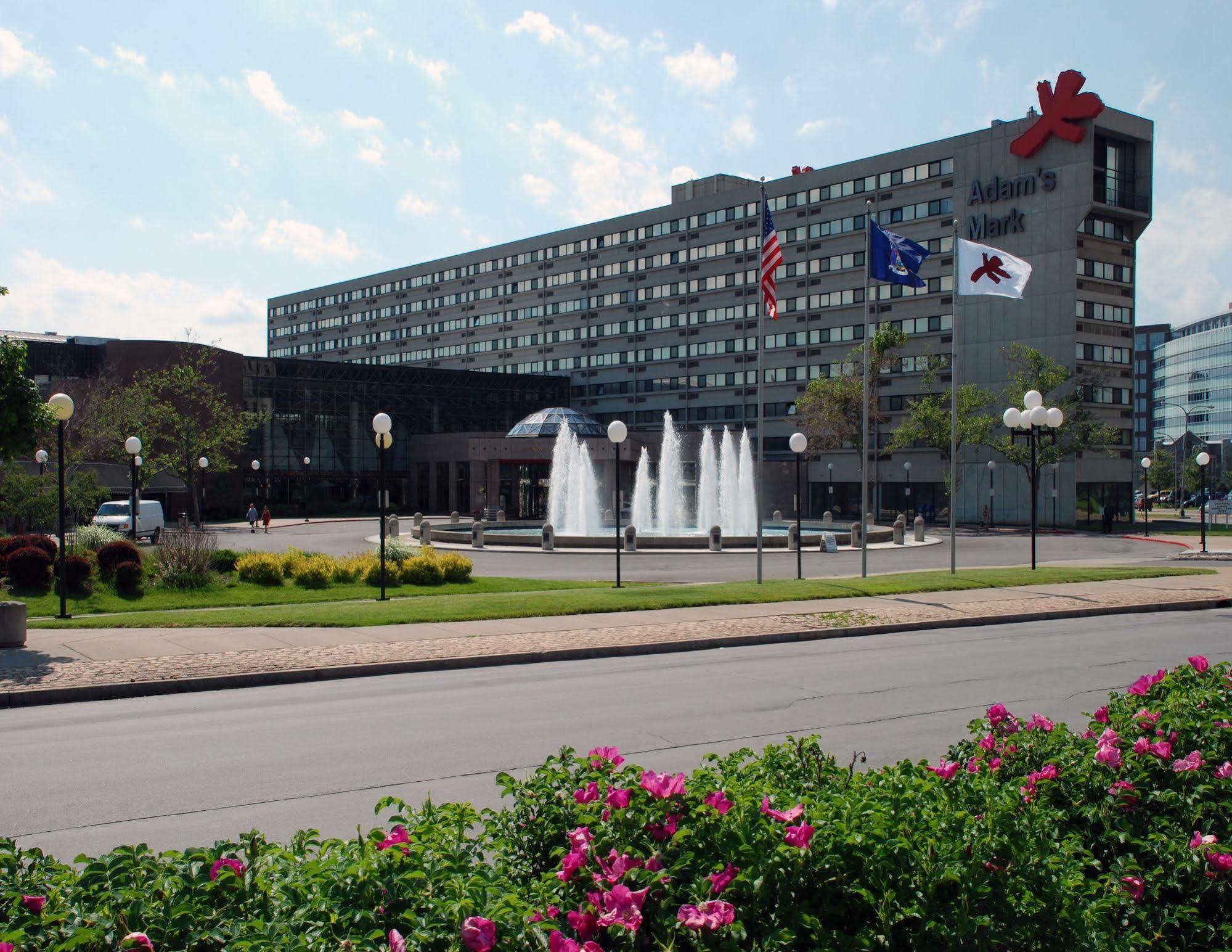 Ramada By Wyndham Buffalo Downtown Exterior foto