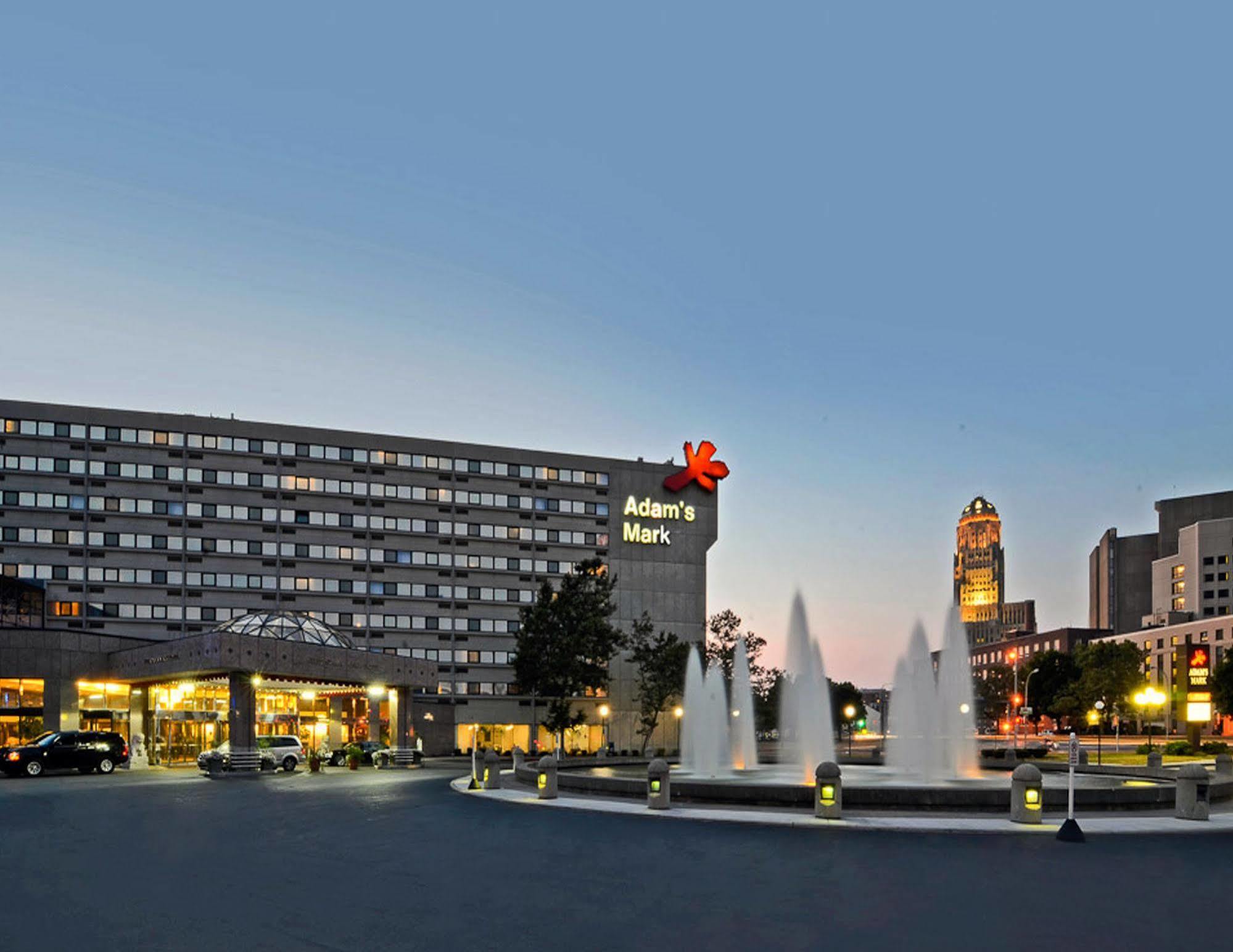 Ramada By Wyndham Buffalo Downtown Exterior foto